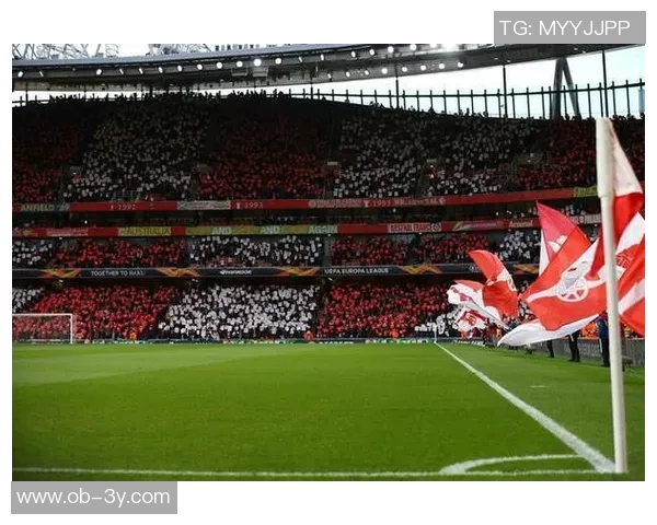 阿森纳球迷与桑德兰球迷发生冲突安保人员介入制止事态升级 阿森纳球迷与桑德兰球迷发生冲突安保人员介入制止事态升级