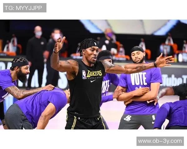 霍华德晒与佩林卡合照及39号球衣照为湖人加油展现归队决心